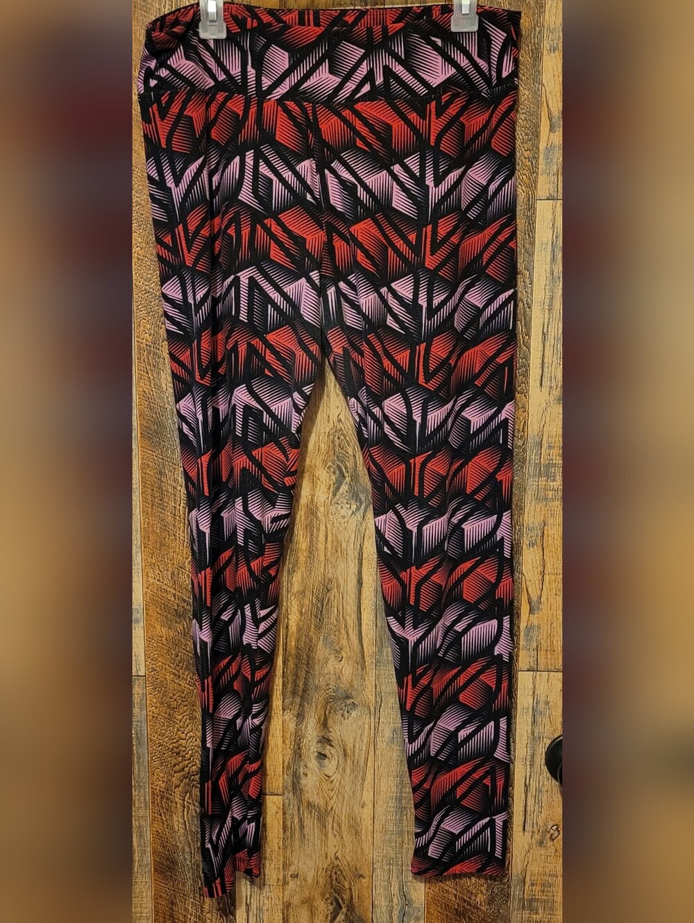 LuLaRoe Women's Geometric Leggings in Red & Pink